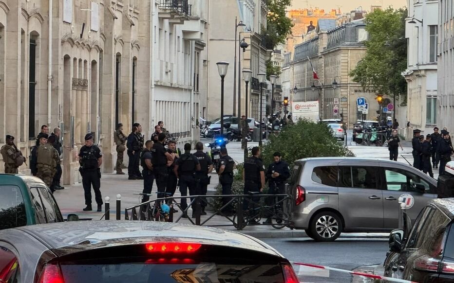 Francja: Paryż. Atak maczetą na placu Breteuil, ranny 50-latek