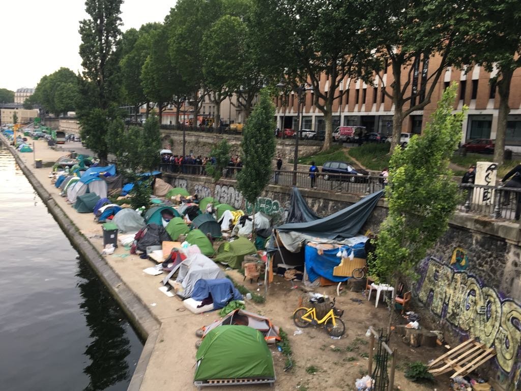 🇫🇷Francja: Paryż. Bezdomny ciężko pobił mężczyznę nad kanałem Saint-Martin