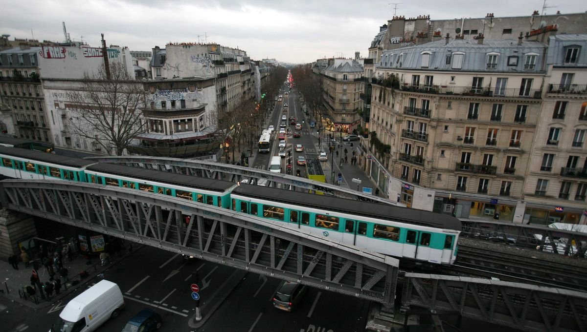 Francja: Paryż. Mężczyznę pobito i zepchnięto na tory metra na stacji Barbès-Rochechouart