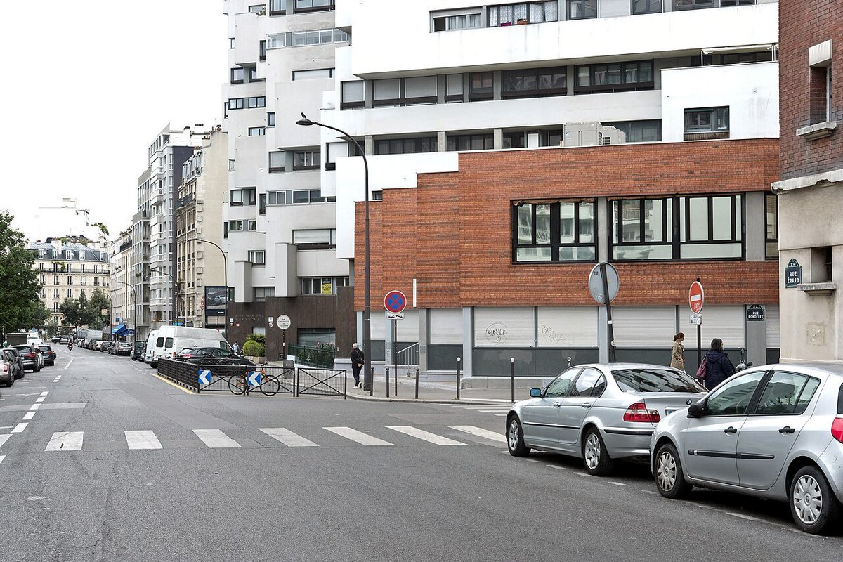 Francja: Paryż. Policjantów ostrzelano moździerzami pirotechnicznymi przy teledysku rapu
