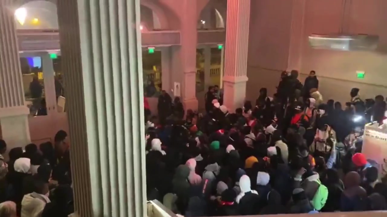 🇫🇷Francja: Paryż. Teatr Gaîté Lyrique zawiesza umowę koncesji po miesiącach okupacji przez migrantów