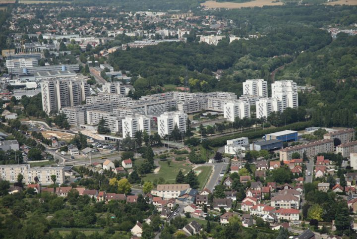 🇫🇷Francja: Pontoise. Śmiertelne pchnięcie nożem na parkingu blokowiska
