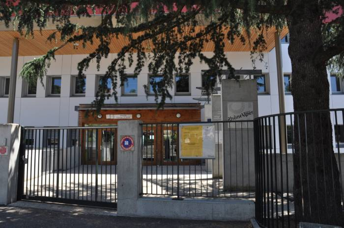 Francja: Privas. 18-latka pchnięta nożem przed liceum przez koleżankę ze szkoły