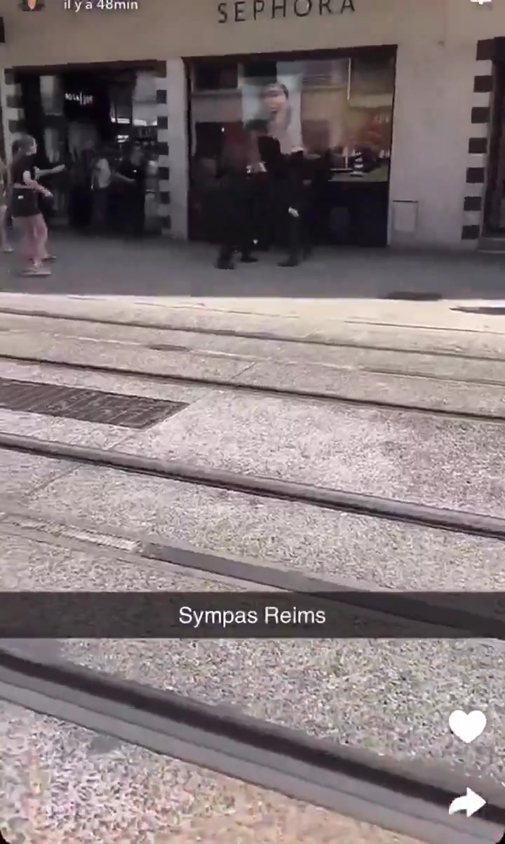 🇫🇷Francja: Reims. Ochroniarze sklepu Sephora brutalnie zaatakowani