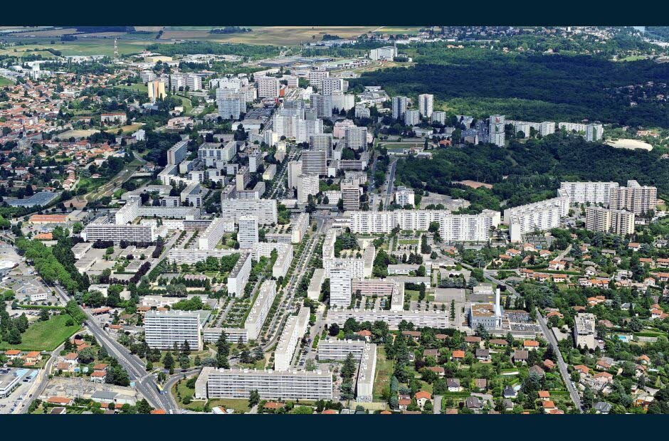 Francja: Rillieux-la-Pape. Nocne starcia z policją po zatrzymaniu 19-latka