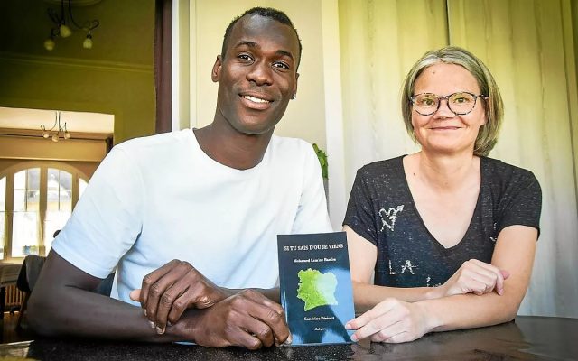 Francja: Saint-Brieuc. Młody Iworyjczyk i goszcząca go Sandrine napisali książkę