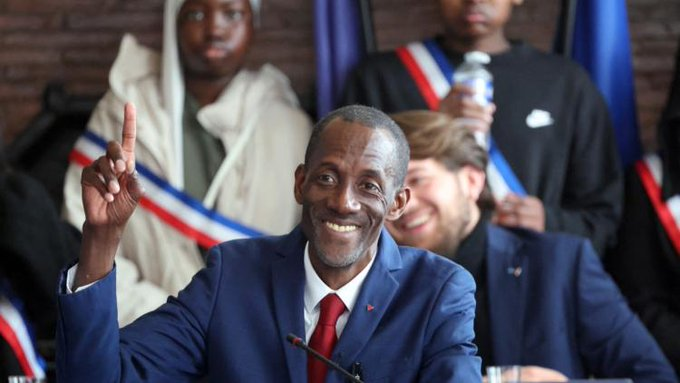 🇫🇷Francja: Saint-Denis. Nowy mer rozbraja policję miejską, dilerzy wracają na ulice