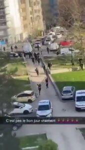 Francja: Saint-Denis. Śledztwo przeciw policjantom po próbie linczu w Franc-Moisin