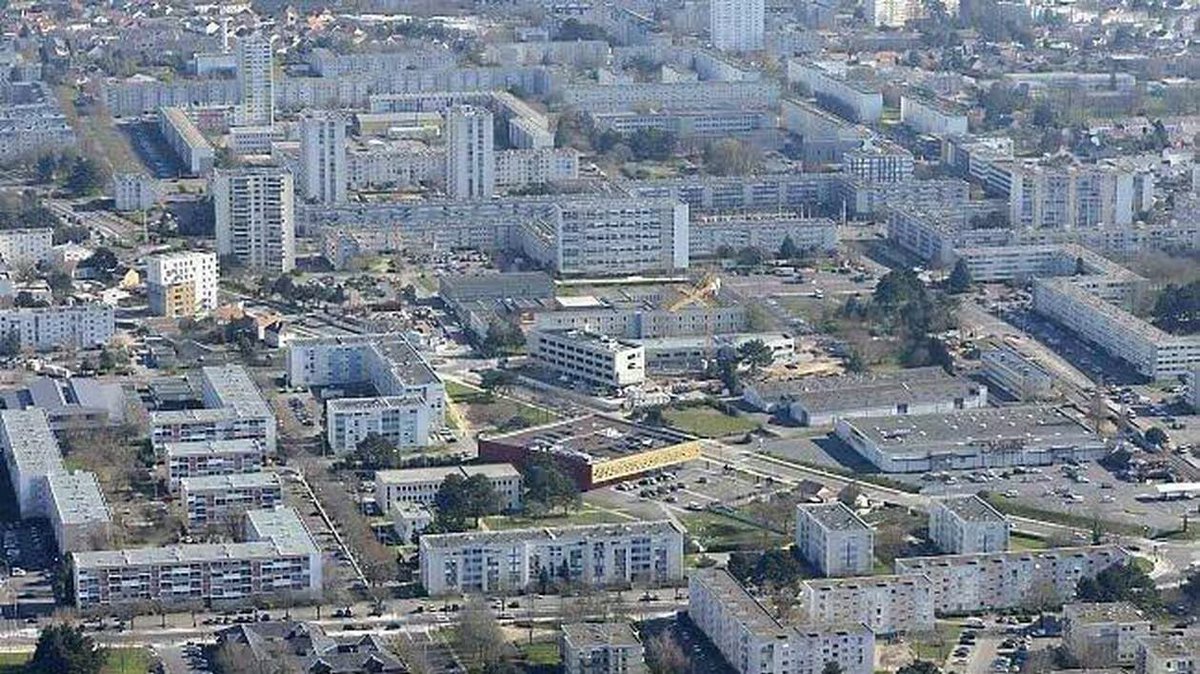 🇫🇷Francja: Saint-Herblain. Grupa napastników pobiła i rozebrała 13-latka