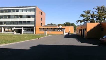 Francja: Saint-Ouen-l'Aumône. Uzbrojona grupa zaatakowała uczniów technikum