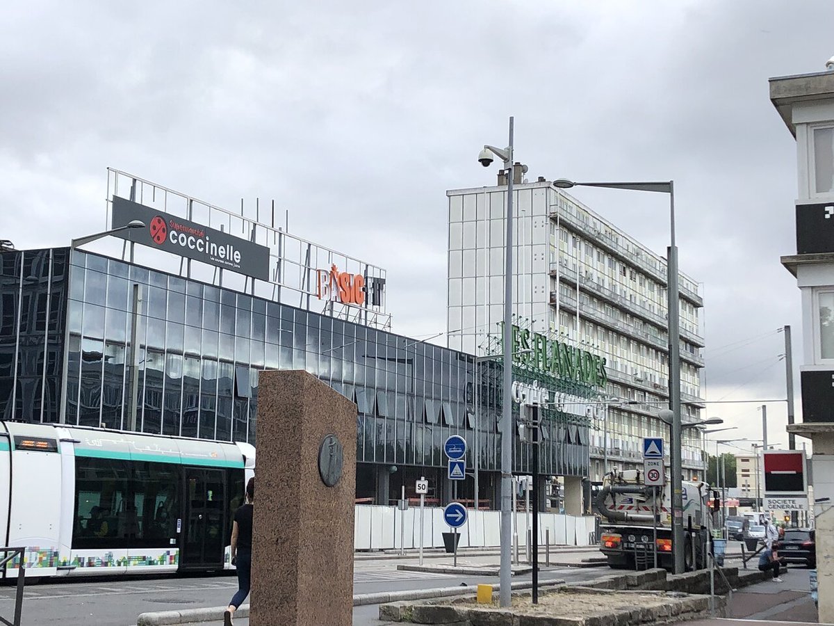 Francja: Sarcelles. 16-latek dźgnięty wielokrotnie nożem w plecy, stan zagrożenia życia