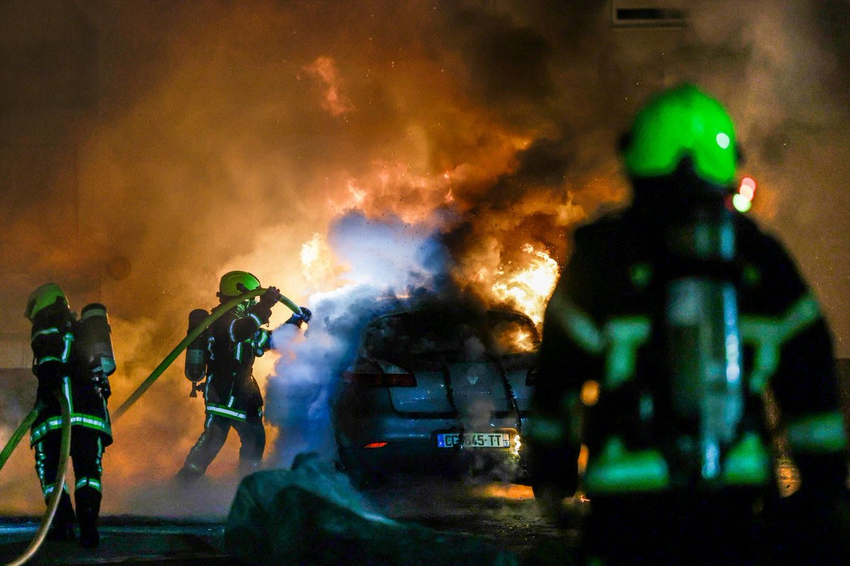 🇫🇷Francja: Strasburg. Około 100 spalonych aut i starcia z policją w noc sylwestrową