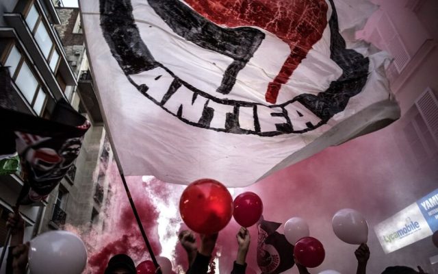 Francja: Tuluza. Pięć osób podających się za antyfaszystów przedstawionych sędzi