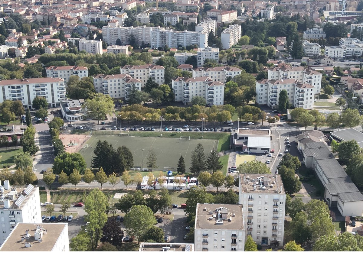 Francja: Villefranche-sur-Saône. Dwunastolatek zastrzelony w głowę na ulicy