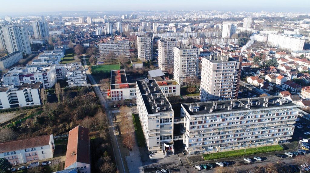 Francja: Villejuif. Napastnik dźgnął kobietę i próbował porwać niemowlę