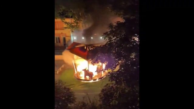Francja: Villeurbanne. Spłonęła karuzela ustawiona w miejscu handlu narkotykami