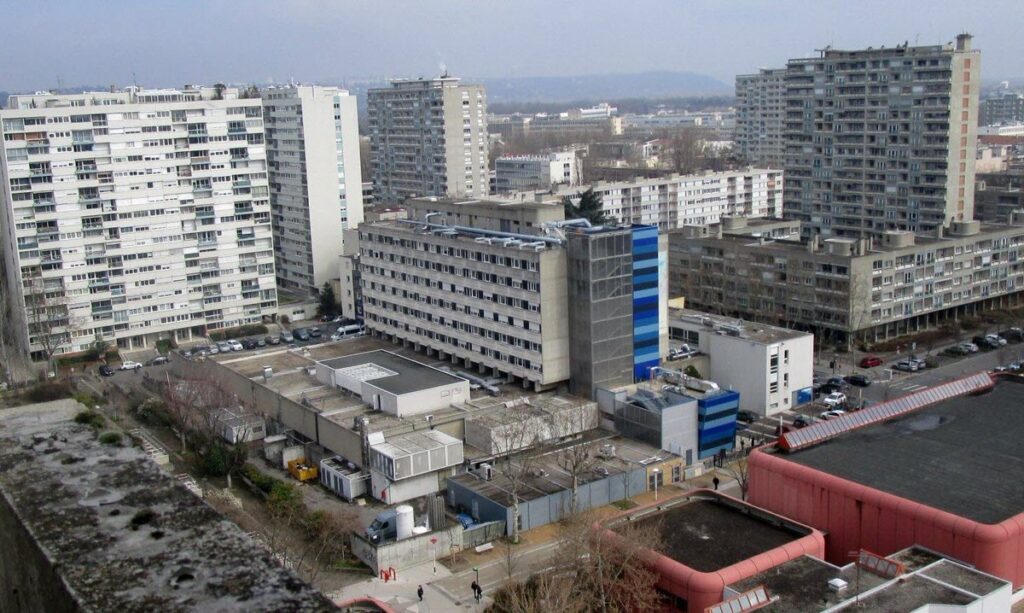 Francja: Villeurbanne. Trzynaście ciosów nożem w dzielnicy Tonkin, ofiara w stan