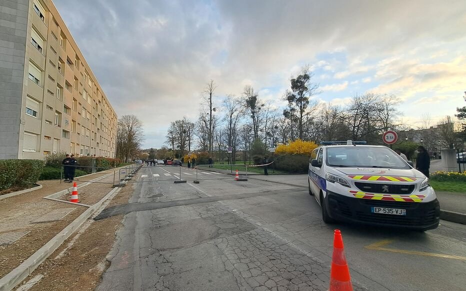 Francja: Yerres. 17-latek zmarł po ataku nożem przed liceum, sześciu zatrzymanych