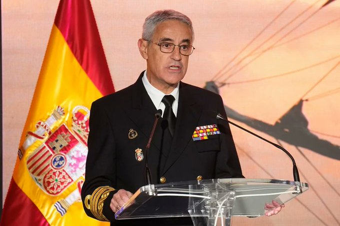 Hiszpania. Admirał Piñeiro: Armada ma ratować, nie zwalczać imigracji