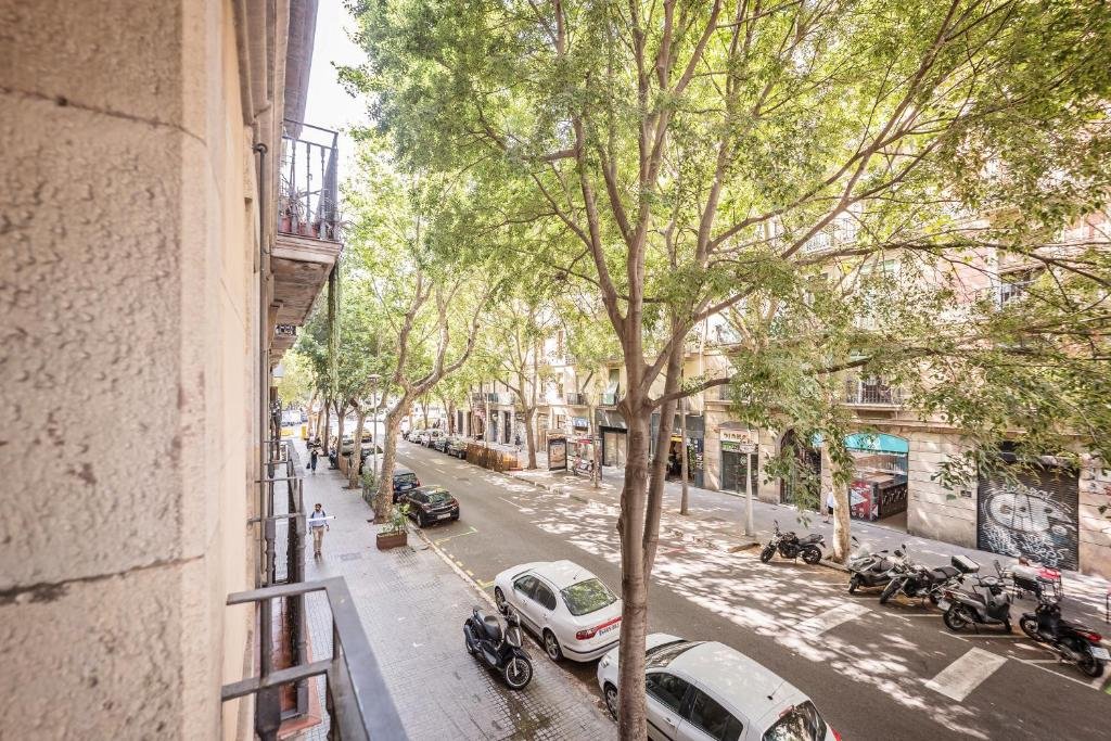 Hiszpania: Barcelona. Algierczycy napadli prawie niewidomą 65-latkę w Gràcii