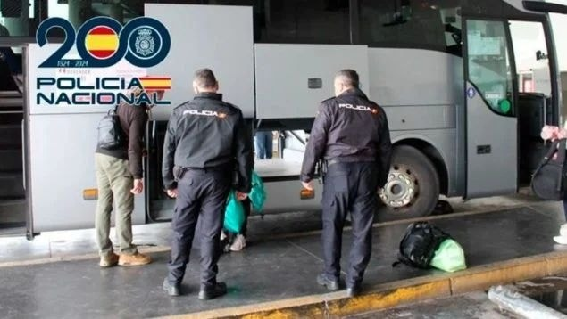 Hiszpania: Barcelona. Piętnastu kierowców autokarów zatrzymanych za przewożenie nielegalnych imigrantów do Francji