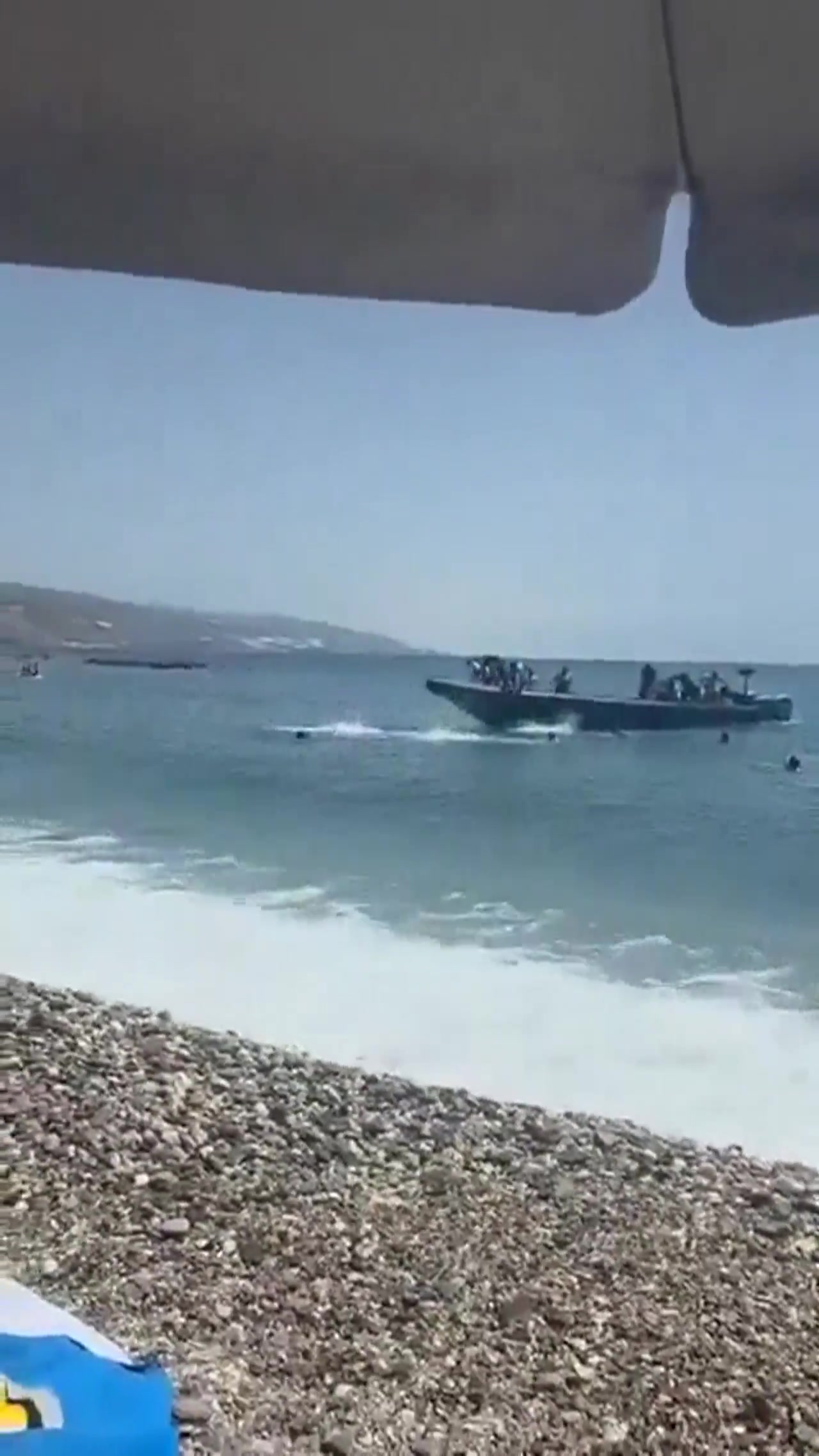 🇪🇸Hiszpania: Castell de Ferro. Łódź z migrantami wylądowała na plaży