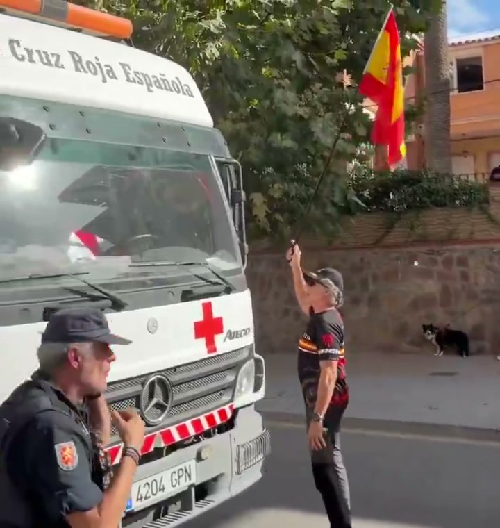 🇪🇸Hiszpania: Ceuta. Mieszkańcy zablokowali Czerwonemu Krzyżowi wjazd z pomocą dla migrantów