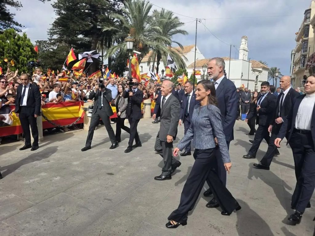 Hiszpania: Ceuta. Podczas wizyty pary królewskiej prezydent miasta wezwał do wydalenia migrantów, którzy pozostali po lipcowym masowym przekroczeniu granicy