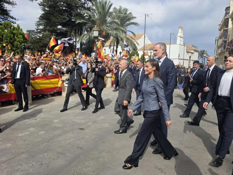 Hiszpania: Ceuta. Podczas wizyty pary królewskiej prezydent miasta wezwał do wydalenia migrantów, którzy pozostali po lipcowym masowym przekroczeniu granicy