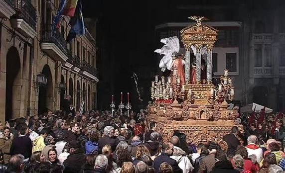 🇪🇸Hiszpania: Oviedo. Dwaj mężczyźni zakłócili procesję wielkopiątkową