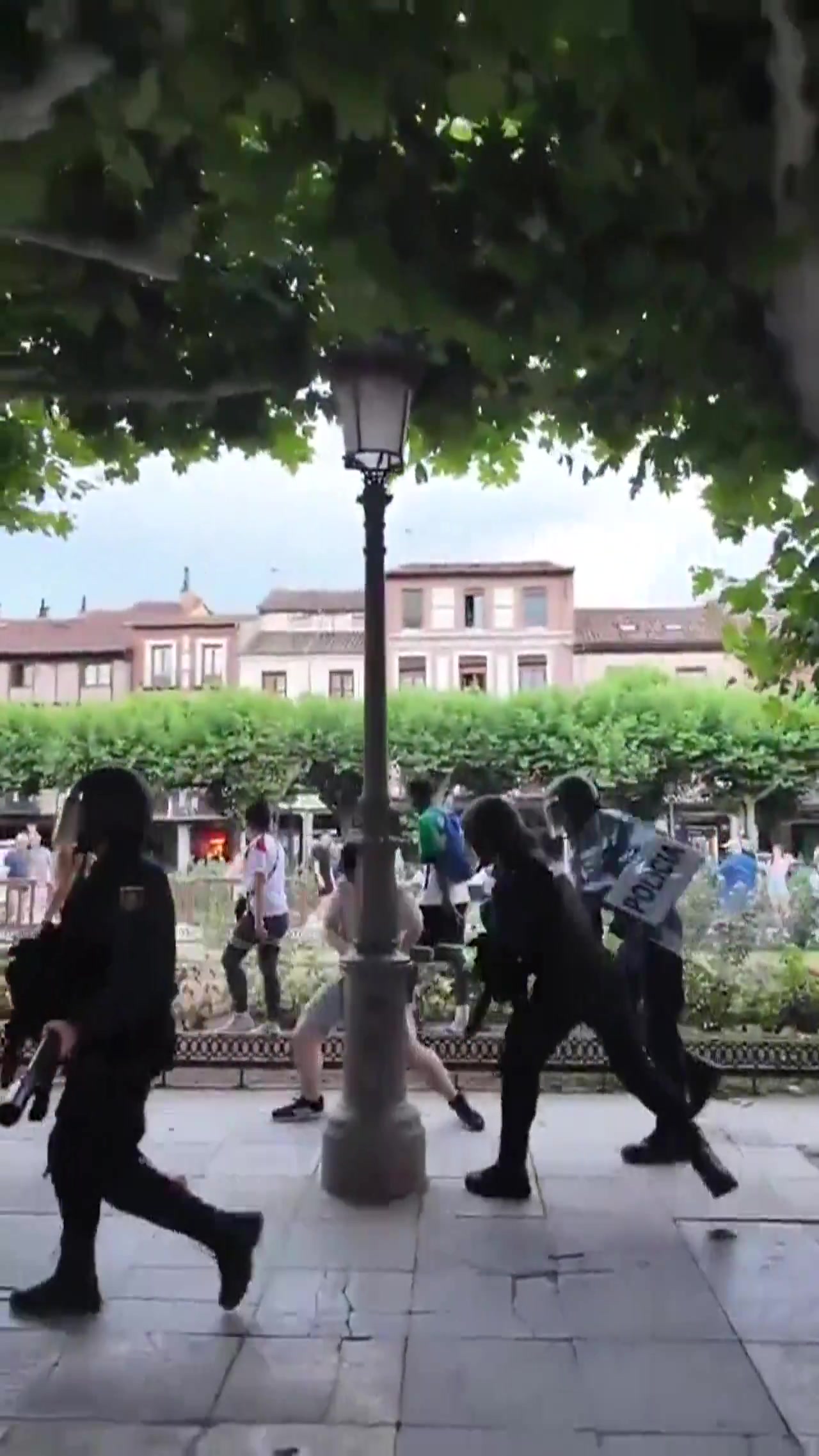 🇪🇸Hiszpania: Policja w Alcalá de Henares strzelała gumowymi kulami do manifestacji