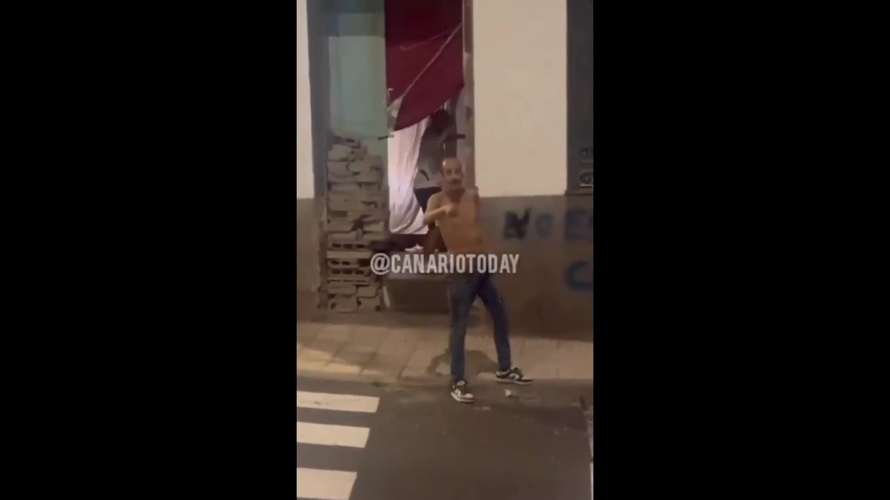 🇪🇸Hiszpania: Santa Cruz de Tenerife. Marokańczycy okupują domy w dzielnicy El Toscal, mieszkańcy protestują