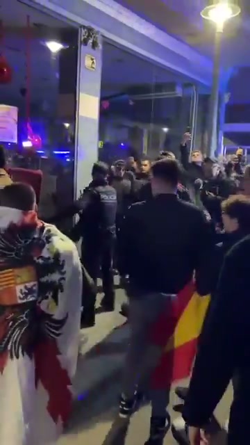 🇪🇸Hiszpania: Tarragona. Napięcia podczas demonstracji Vox przeciw islamizacji