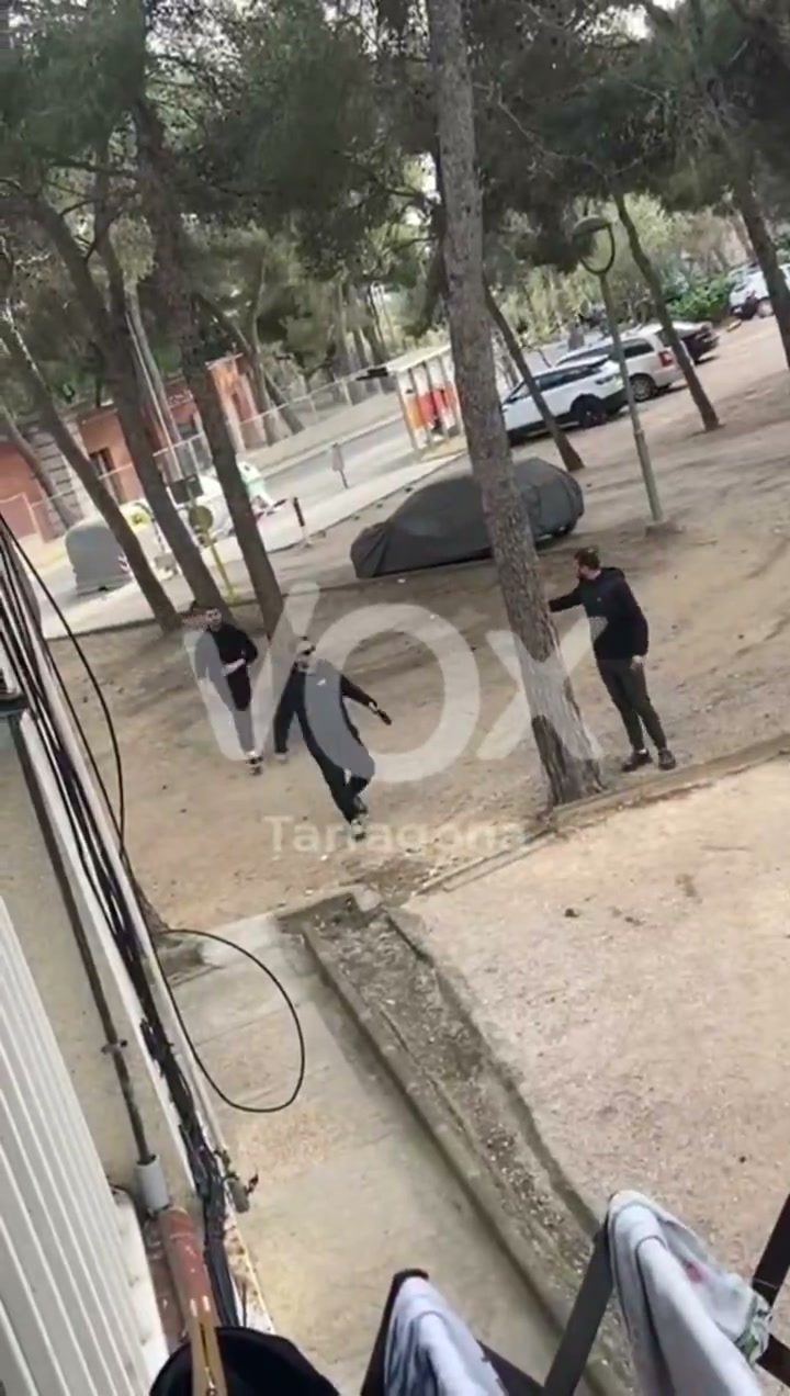 🇪🇸Hiszpania: Tarragona. Uczestnicy ulicznej bijatyki w Sant Salvador użyli maczet