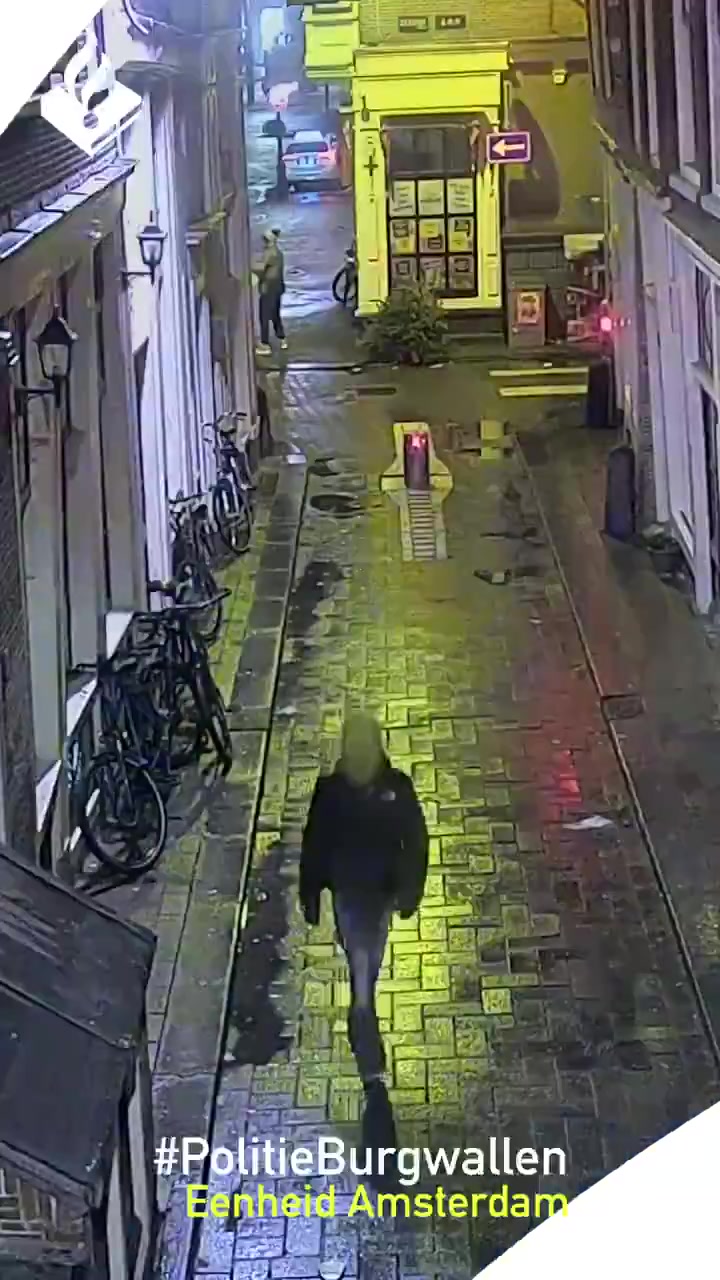 🇳🇱Holandia: Amsterdam. Azylant okradał turystów metodą na piłkarza, zostanie deportowany