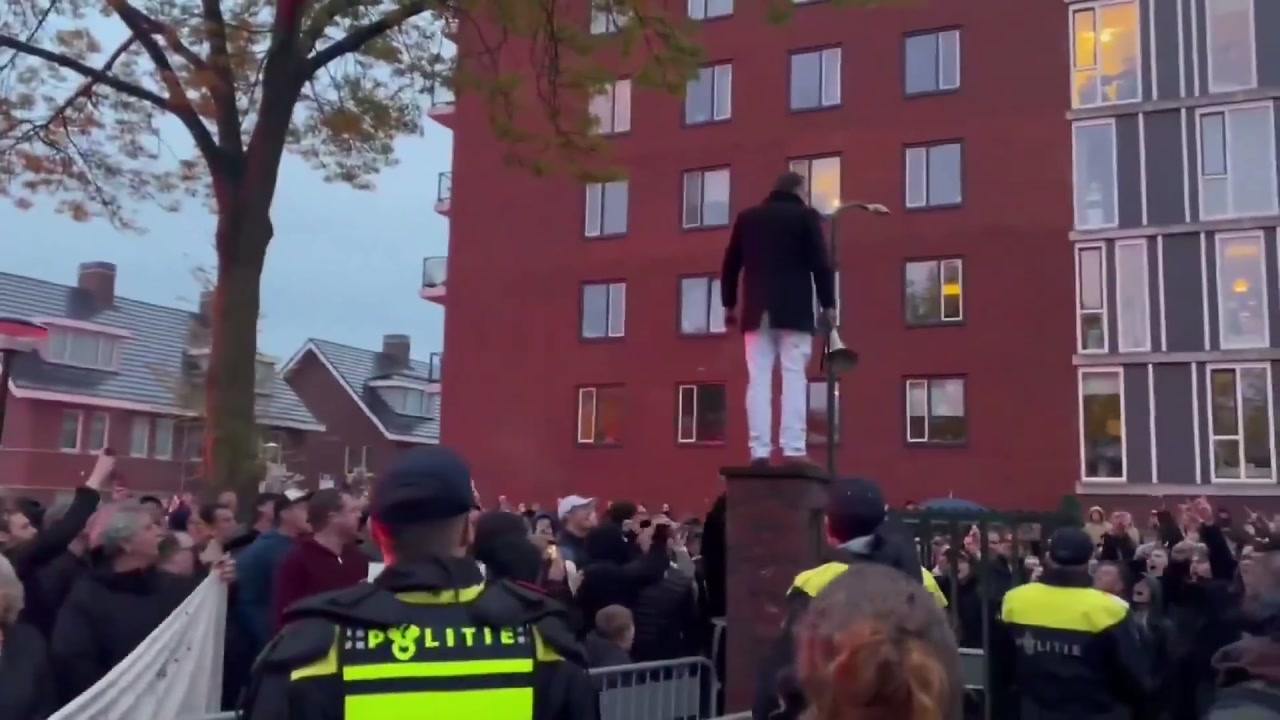 🇳🇱Holandia: Loosdrecht. Protesty przeciw ośrodkowi azylowemu przerodziły się w zamieszki