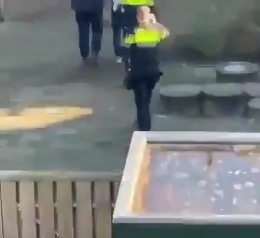 🇳🇱Holandia: Nieuwegein. 11-letnia dziewczynka zginęła od ciosu nożem na ulicy