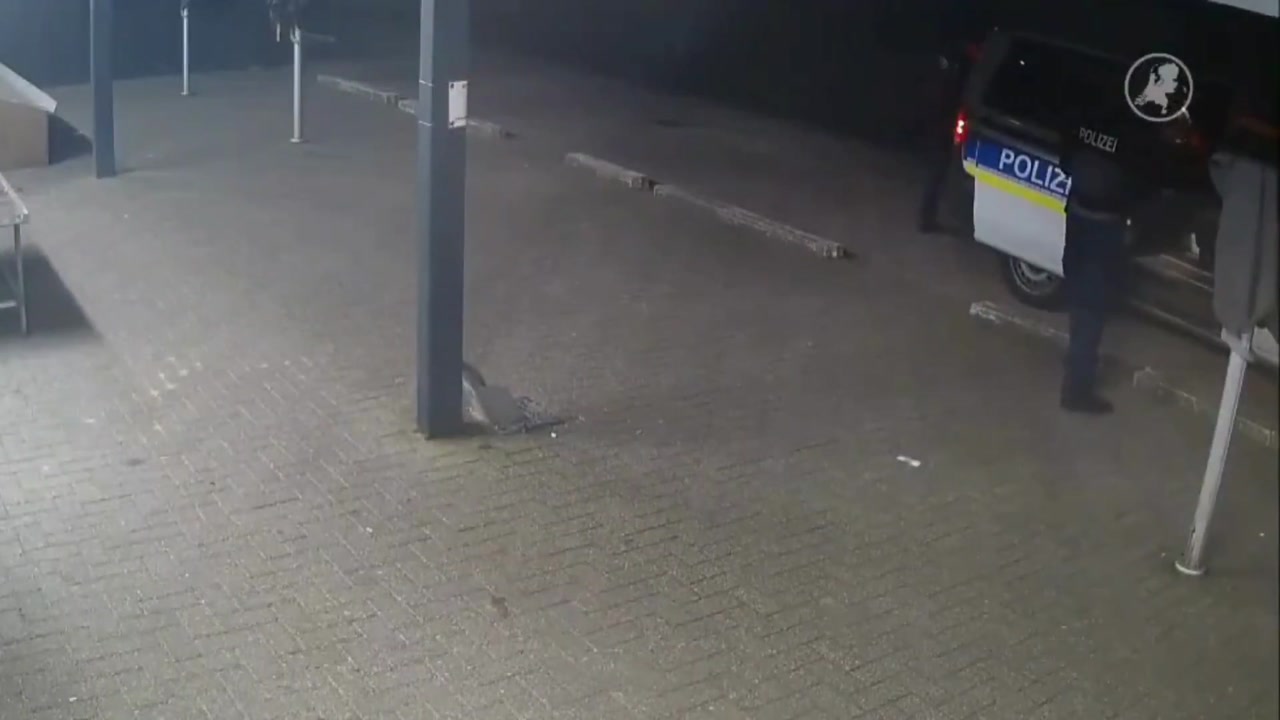 🇳🇱Holandia: Venlo. Niemiecki radiowóz wysadza azylanta