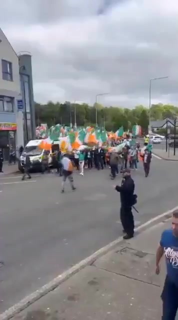 🇮🇪Irlandia: Letterkenny. Manifestacja antyimigracyjna i kontrdemonstracja zwolenników