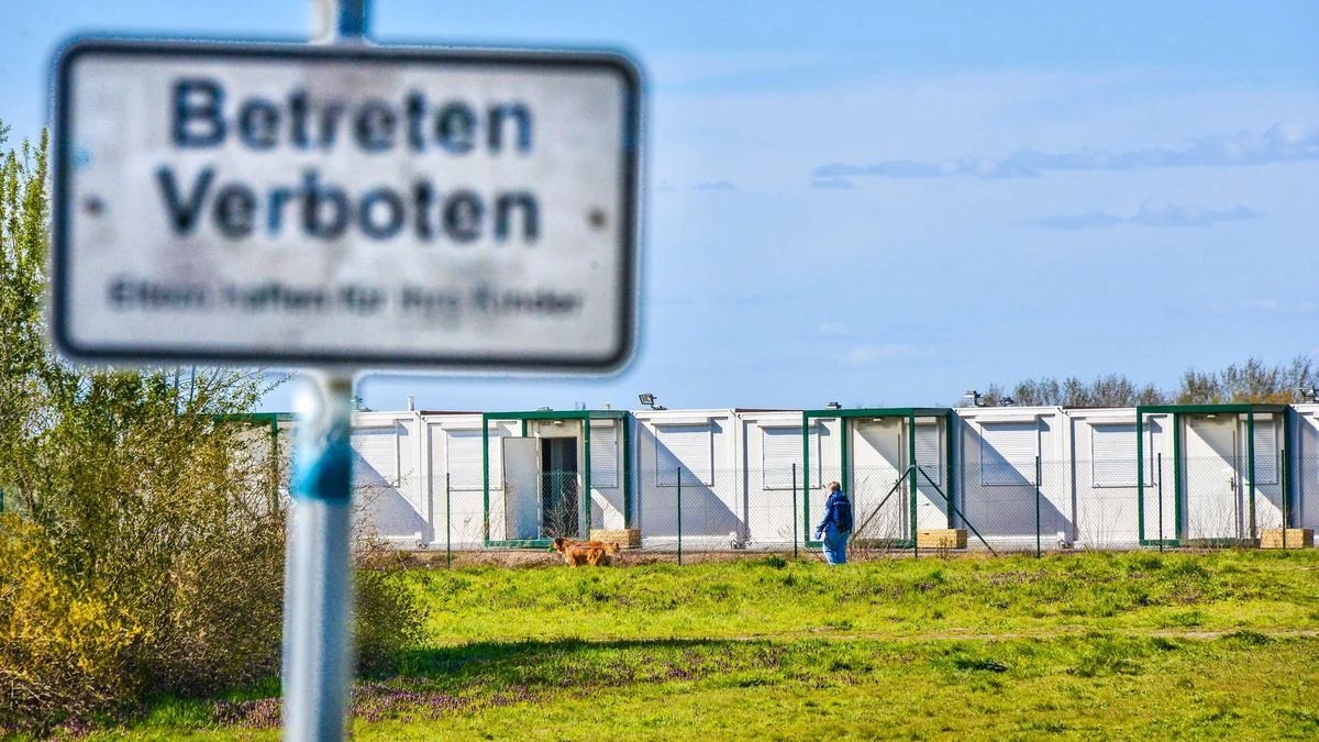 Teren planowanej wioski kontenerowej w Berlinie - materiał delestoile