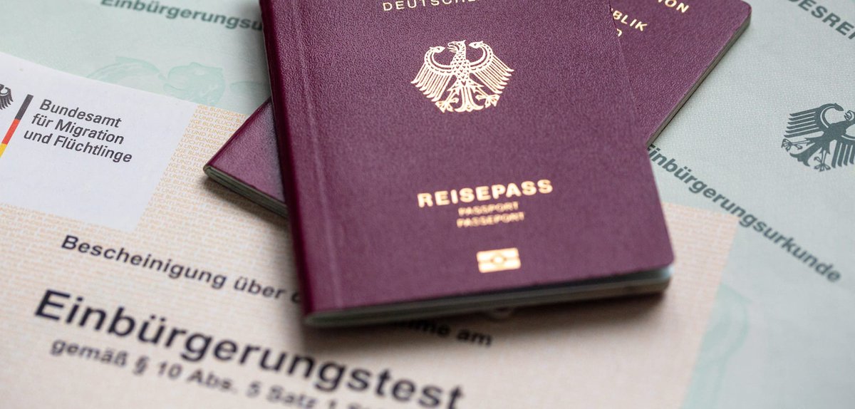🇩🇪Niemcy: Berlin. Liczba naturalizacji wzrosła w dwa lata ponad czterokrotnie