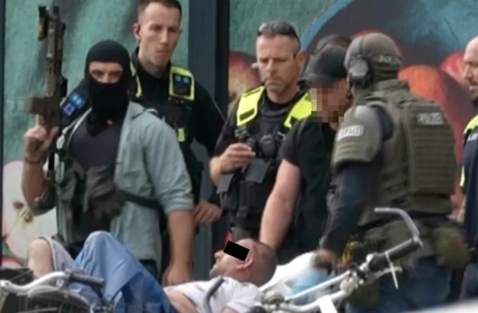 🇩🇪Niemcy: Berlin. Napastnik z nożem trzymał kasjerkę jako zakładniczkę ponad 11 godzin
