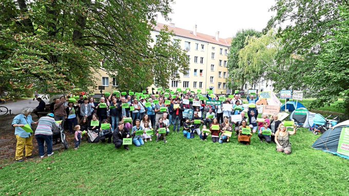 Niemcy: Berlin. Sąd wstrzymał budowę schroniska dla uchodźców w Pankow ze względu na nietoperze