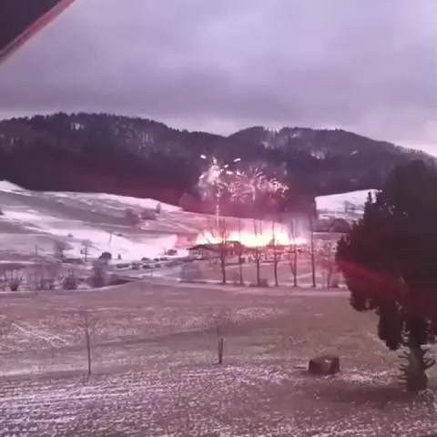🇩🇪Niemcy: Bernau (Schwarzwald). Kibice marokańskiego klubu wtargnęli na boisko z pirotechniką
