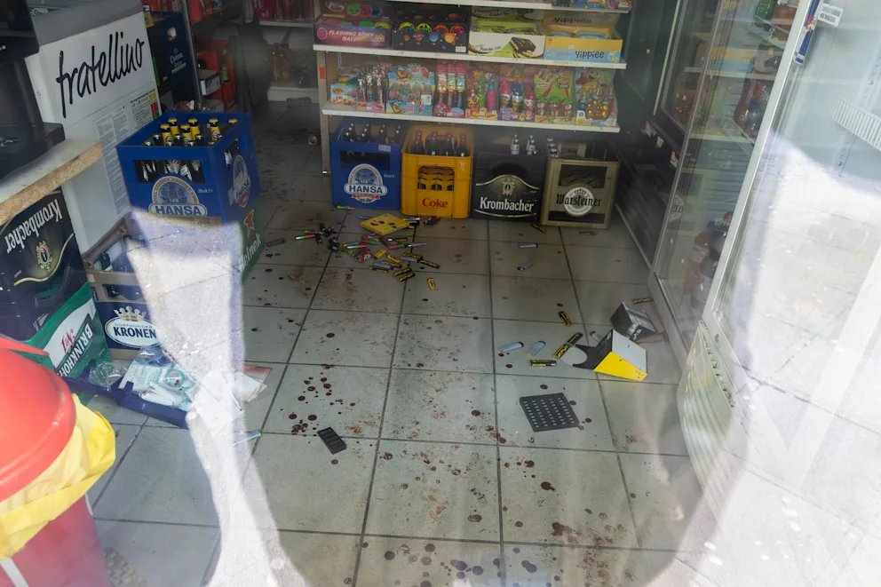 🇩🇪Niemcy: Dortmund. Trzynastolatkowie odrąbali kciuk kioskarzowi maczetą i unikną kary