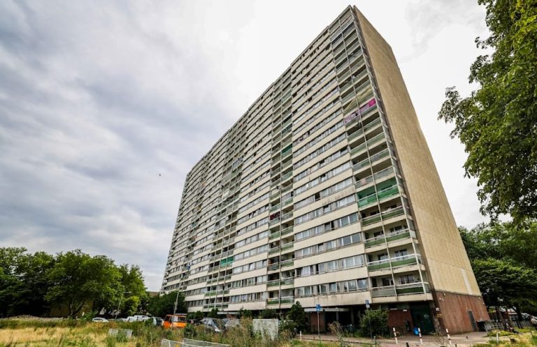 Niemcy: Duisburg. Policja skontrolowała wieżowiec ws. oszustw socjalnych, 16 zat
