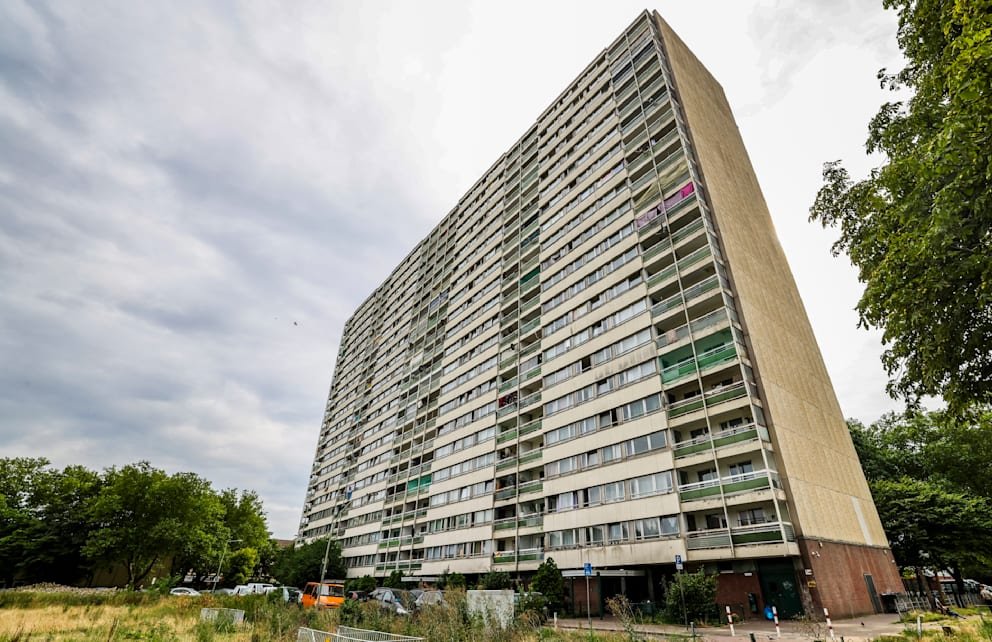 Niemcy: Duisburg. Policja skontrolowała wieżowiec ws. oszustw socjalnych, 16 zat