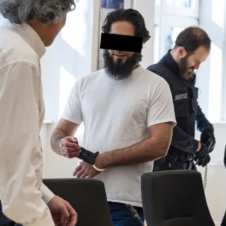 Niemcy: Erfurt. Afgańczyk z maczetą zgwałcił 18-latkę, więził dwie kobiety