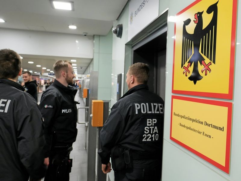 🇩🇪Niemcy: Essen. Syryjczyk awanturował się na posterunku i zaatakował policjantów