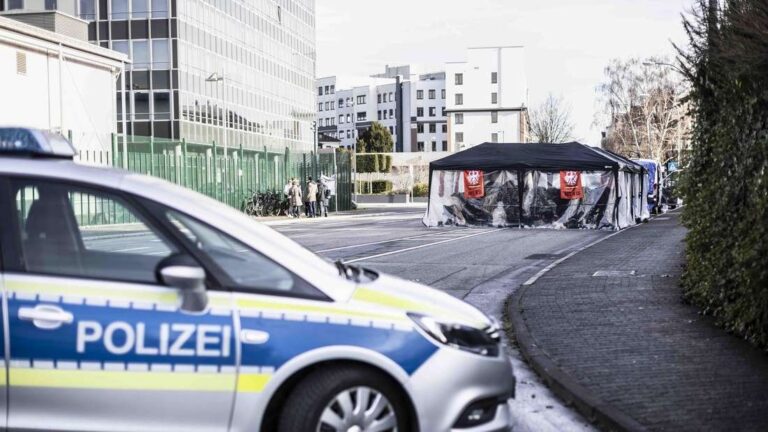 Niemcy: Frankfurt. Mieszkańcy protestują przeciw ulicznym modlitwom przed zamkniętym meczetem